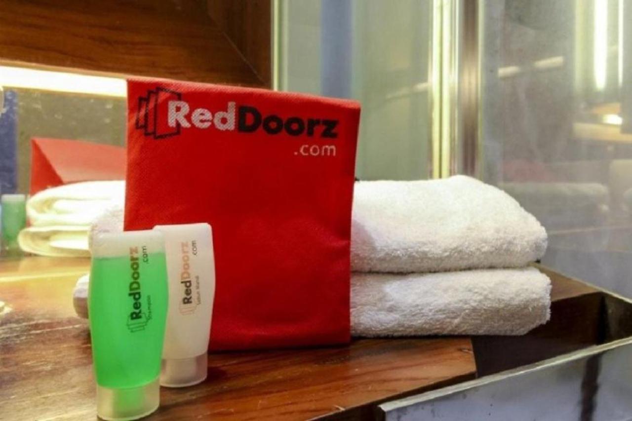 Hotel RedDoorz Premium @ Bukit Damai Indah Balikpapan  Exterior foto