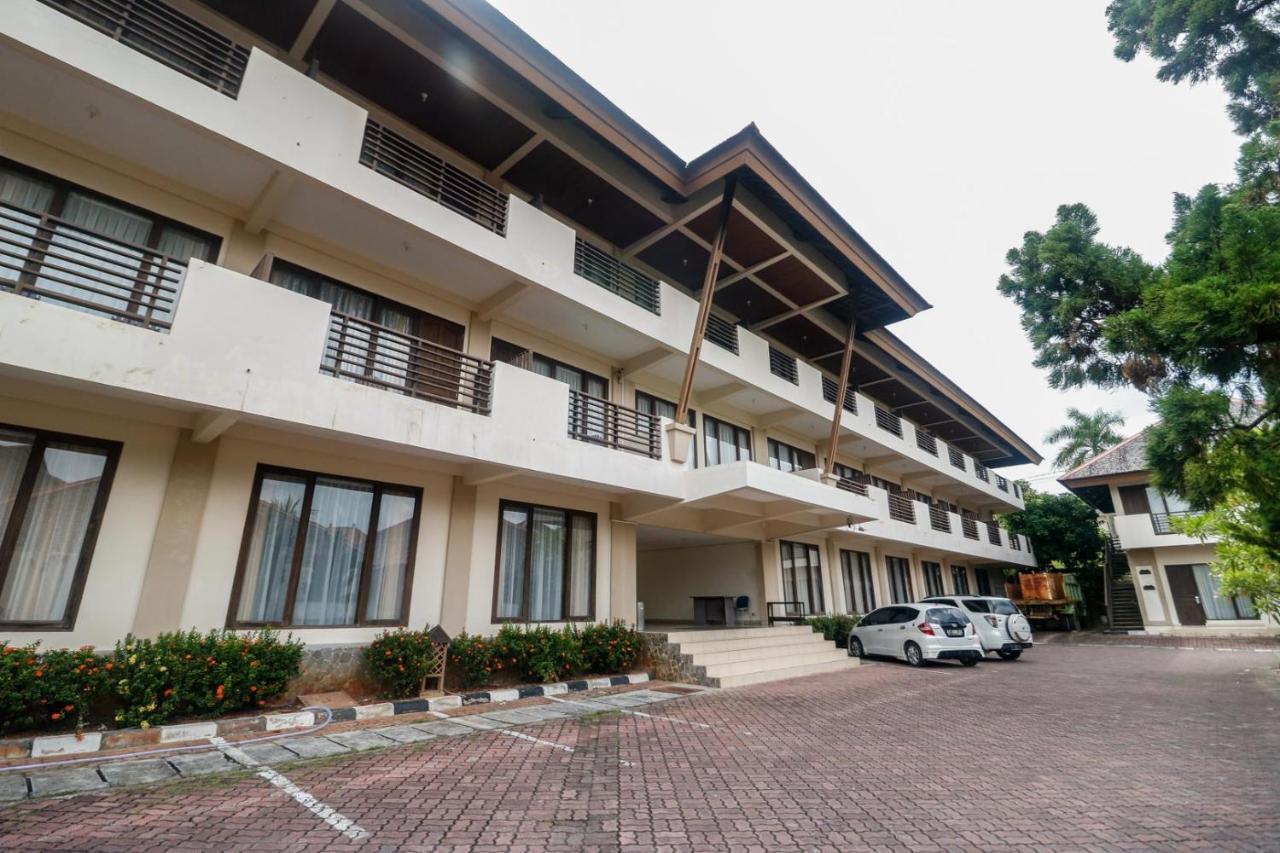 Hotel RedDoorz Premium @ Bukit Damai Indah Balikpapan  Exterior foto