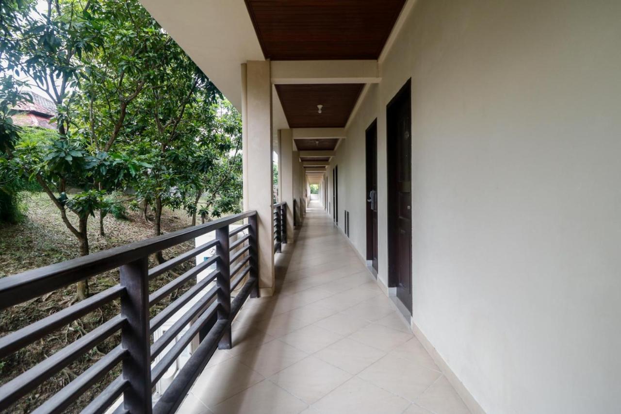 Hotel RedDoorz Premium @ Bukit Damai Indah Balikpapan  Exterior foto
