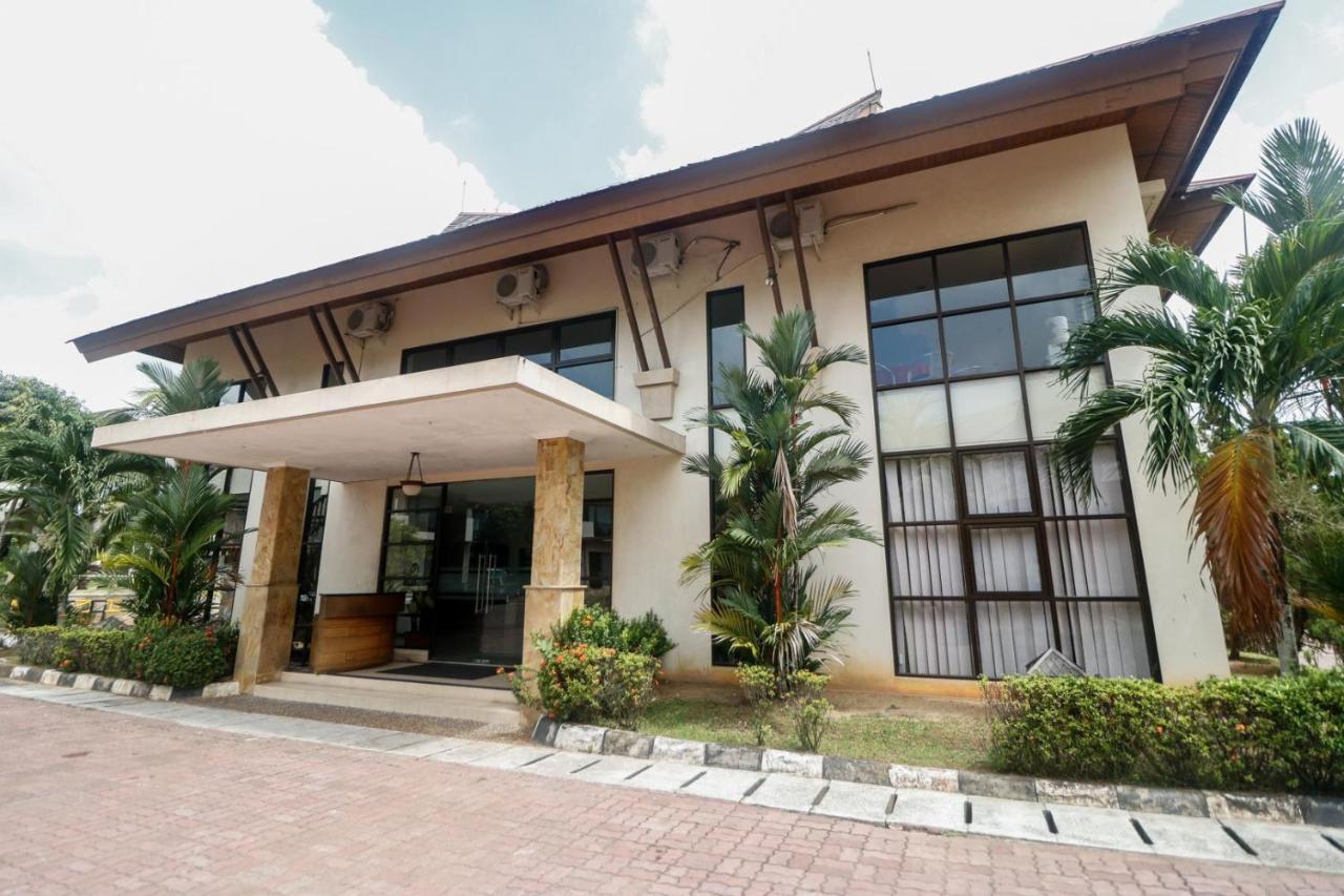 Hotel RedDoorz Premium @ Bukit Damai Indah Balikpapan  Exterior foto